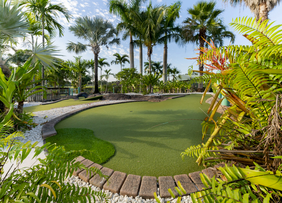 Commercial Putting Course