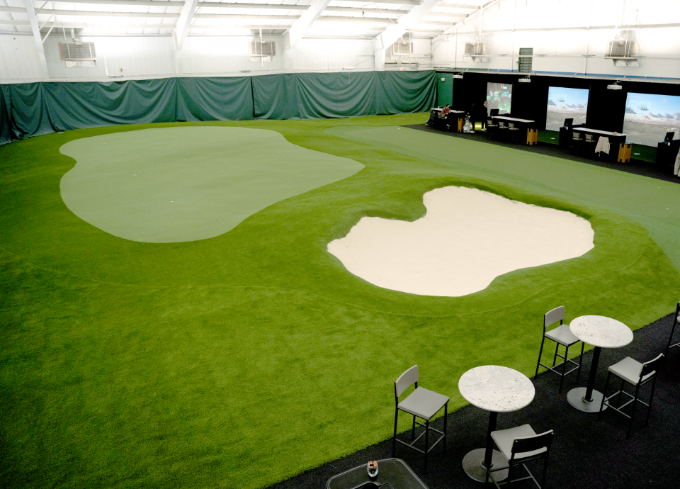 Indoor Putting Green with Undulations